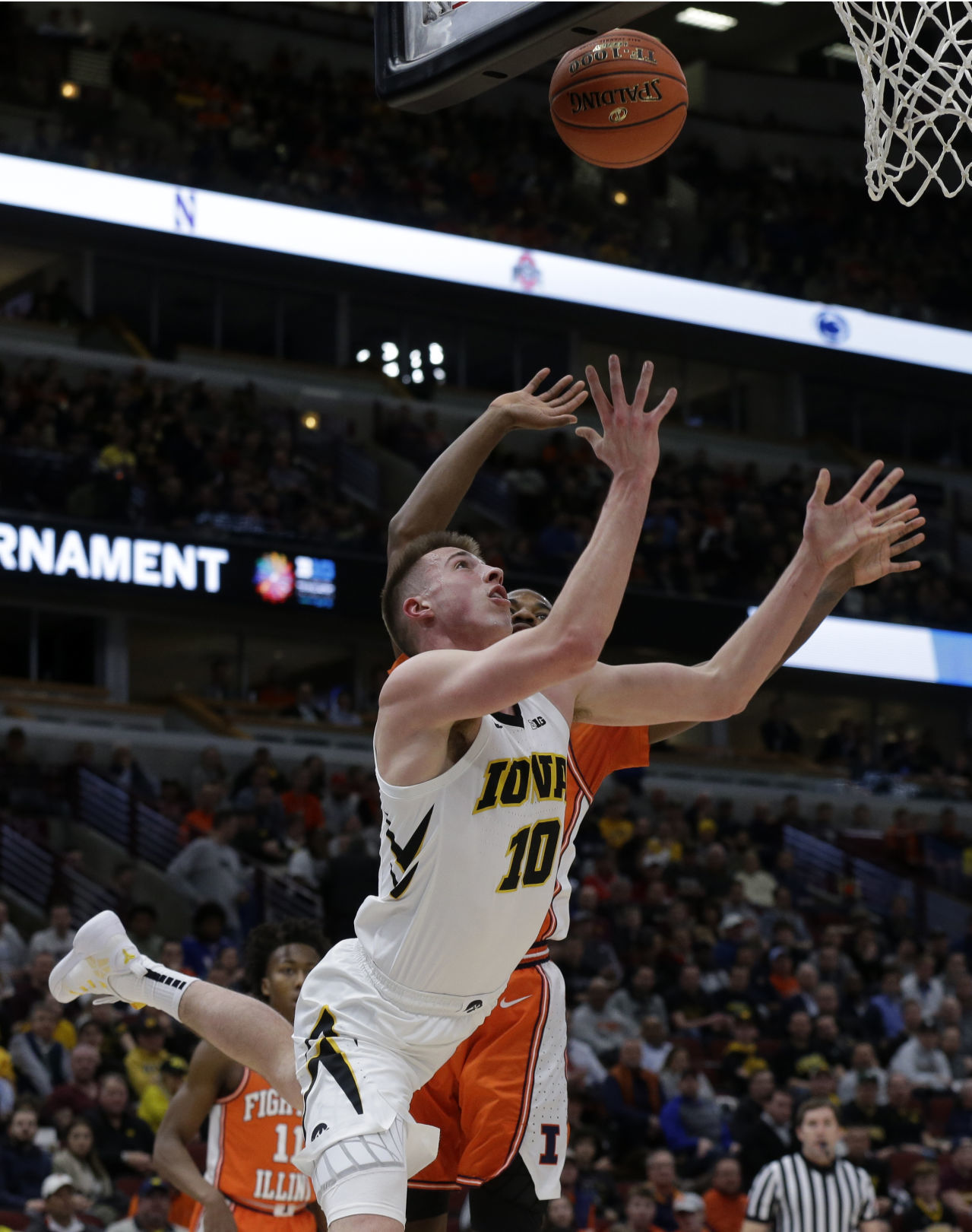 Iowa 83, Illinois 62